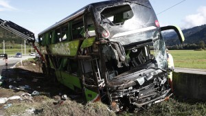 Eine Tote und 20 Verletzte bei Busunfall in Österreich