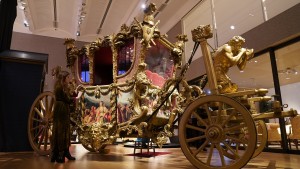 Goldene Kutsche aus „The Crown“ für 66.000 Euro versteigert