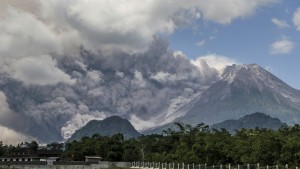 Gefährlicher Vulkan „Merapi“ bricht aus