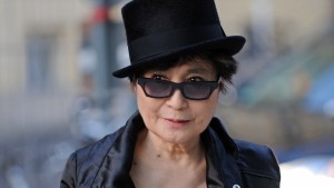 Ein „Freidenker“ gegen Yoko Ono