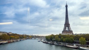 Zwei US-Touristen verbringen heimlich eine Nacht auf dem Eiffelturm