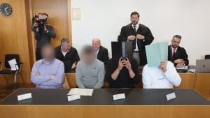 Hauptangeklagter akzeptiert Haft nach Böllerwurf nicht