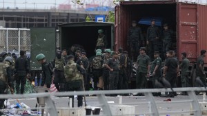 Militär und Polizei stürmen Protestlager in Sri Lanka