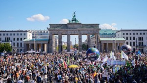 Tausende Klimaschützer demonstrieren in Berlin und Hamburg