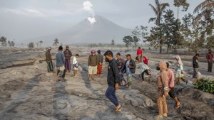 Vulkan Semeru beruhigt sich nach gewaltiger Eruption