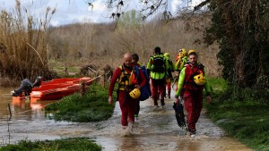 Ein Toter und sechs Vermisste nach Überschwemmungen