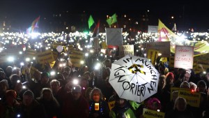 Bis zu 100.000 Menschen bei „Lichtermeer für Demokratie“