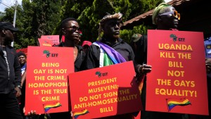 20 Jahre alter Mann in Uganda wegen „schwerer Homosexualität“ angeklagt