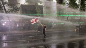 Polizei in Georgien setzt Tränengas gegen Demonstranten ein