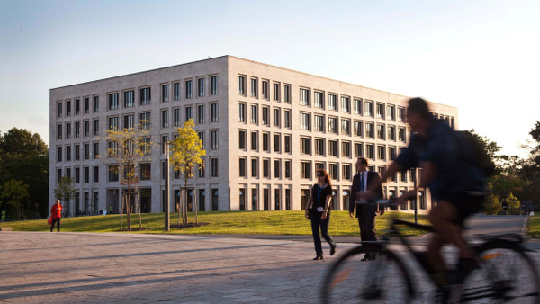 Die Wirtschaftswissenschaften auch an der Goethe Universität in Frankfurt haben sich über die Jahre gewandelt.