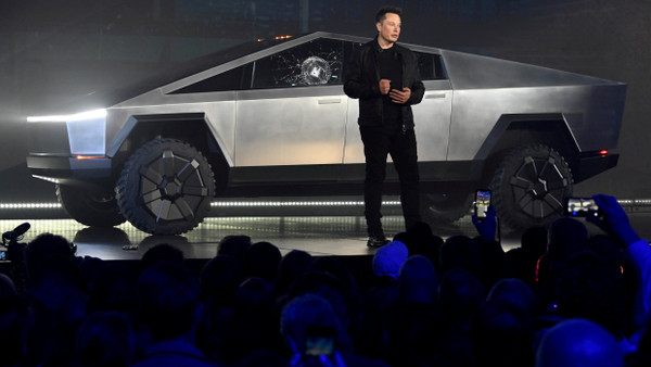 Umstrittenes Modell: Tesla-Chef Elon Musk bei der Vorstellung des Cybertruck.