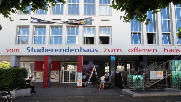 Einst wurde es als Geschenk einer amerikanischen Stiftung errichtet. Nun soll das Studierendenhaus in Bockenheim, das derzeit noch der Goethe-Universität gehört, von der Stadt Frankfurt erworben werden.
