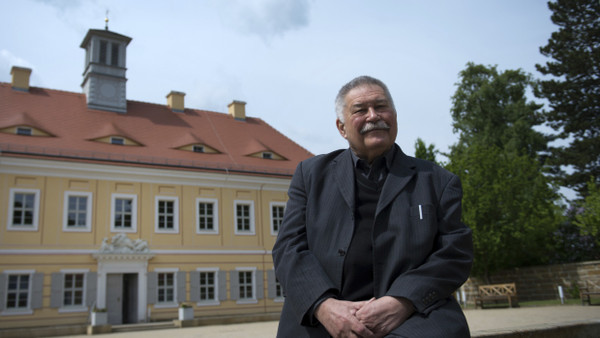 Nach der Emeritierung steckte Johannes Burkhardt einen Teil seiner unbändigen Energie in seine Liebhaberei, die Erforschung der Oper. 2016 besuchte er am Internationalen Museumstag die Richard-Wagner-Stätten in Pirna.