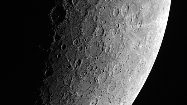 Die Oberfläche des Merkur aus Sicht der Messenger-Sonde der NASA
