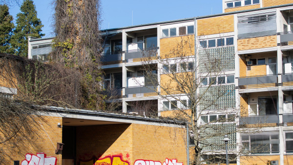 Hier gibt es viel zu tun: Der frühere Bio-Campus im Frankfurter Westend ist seit vielen Jahren ungenutzt.