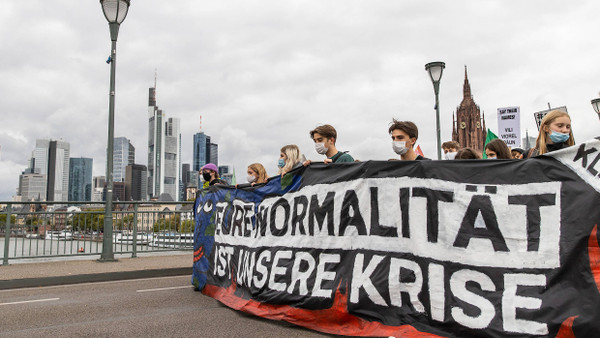 Klimaaktivisten von Fridays for Future auf einer Demonstration im September in Frankfurt