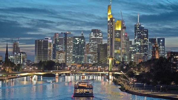 Metropole im Film: Nicht nur die deutsche Netflixserie „Skylines“ zeigt ein gängiges Bild von Frankfurt als Stadt der Hochhäuser. Die imposante Skyline ist eine beliebte Einstellung, wenn in Frankfurt gedreht wird. Dabei hat die Stadt als Drehort weit mehr zu bieten.
