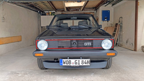 It’s coming home: Rückkehr mit einem von Volkswagen Classic gestellten GTI in jene Garage, in der damals der Golf I des Autors sein Zuhause hatte