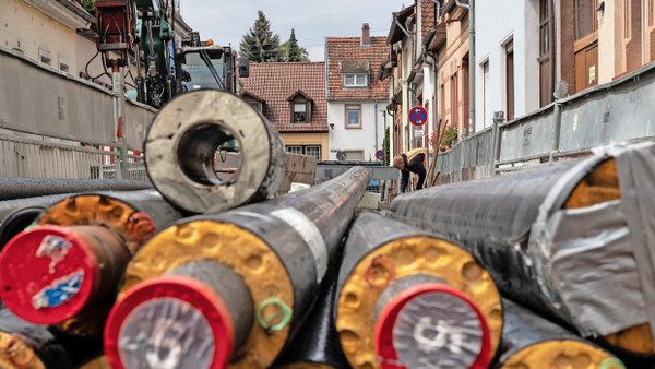 Baustelle in Heidelberg: Um neue Fernwärmeleitungen zu verlegen, müssen Straßenzüge aufgerissen werden.