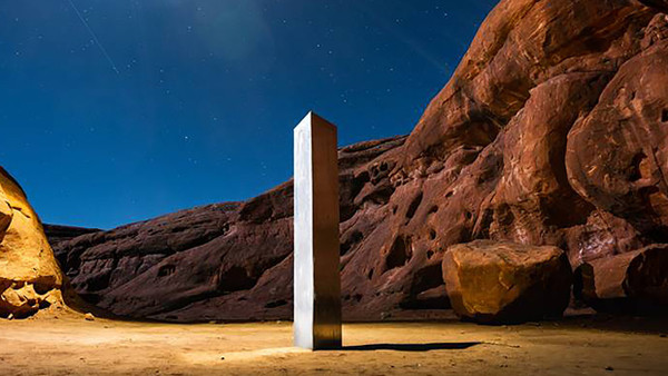 Im November des Jahres 2020 tauchte dieser Monolith im US-Bundesstaat Utah auf. Kurz darauf bekannten sich Künstlerkollektive dazu.