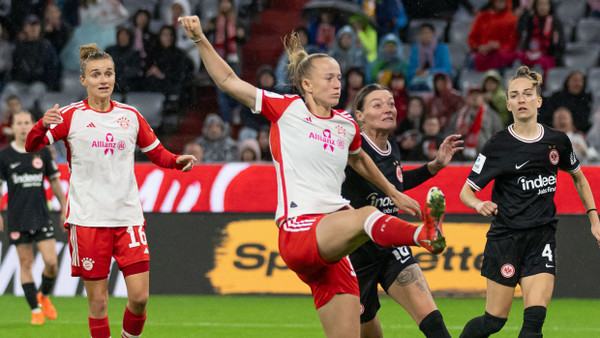 Der Ball landete nicht im Tor: Bayern München und Eintracht Frankfurt trennen sich remis.