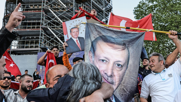 Erdoğans Anhänger in Deutschland: Feier auf dem Kurfürstendamm anlässlich der Wahl in der Türkei im Mai 2023.
