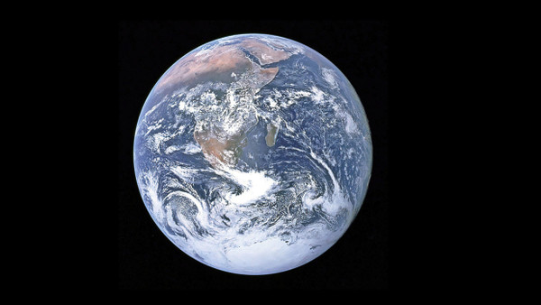Wasserstoff reichlich: Die Erde, fotografiert von der Besatzung der  Apollo 17.