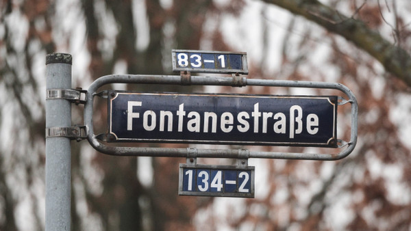 Verdachtsfall: Schild der Fontanestraße in Frankfurt