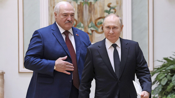 Nicht mit Selenskyj reden: Putin bei Lukaschenko in Minsk