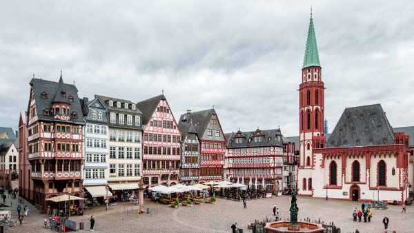 Stadtkirchenarbeit an prominenter Stelle: die Alte Nikolaikirche gegenüber dem Römer, dem Frankfurter Rathaus.