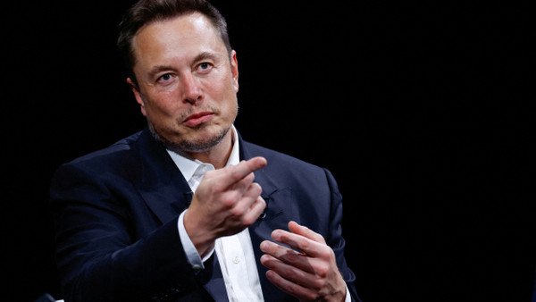 Tesla-Chef Elon Musk reist überraschend nach China.