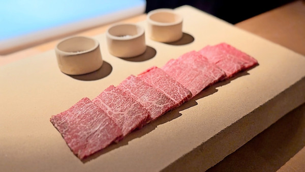 Dieses Fleisch ist Feinschmeckern ein Vermögen wert: Matsusaka von der Ito Ranch in der Präfektur Mie.