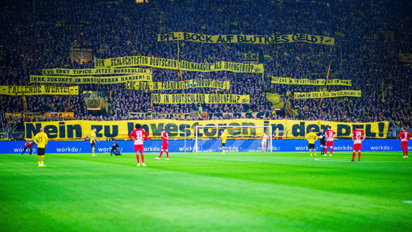 In den Bundesliga-Stadien wurde massiv protestiert.