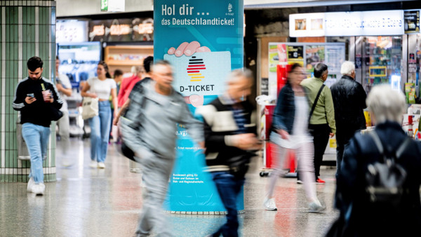 Verkaufsschlager: Werbung in der B-Ebene der Frankfurter Hauptwache für das Deutschlandticket