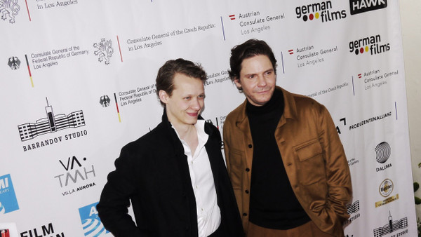 Die Schauspieler Felix Kammerer (links) und Daniel Brühl.