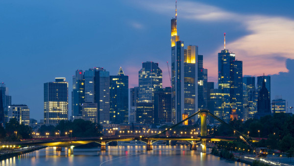 Sündenpfuhl oder Voraussetzung für Wachstum und Wohlstand: Die Türme der großen Bankhäuser – den Kreditgebern der Neuzeit – in Frankfurt.