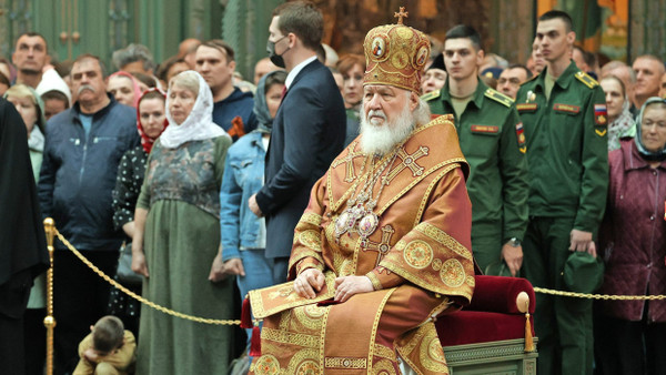 Waffengang macht sündenfrei: Patriarch Kyrill von Moskau und ganz Russland in der Kathedrale der Streitkräfte