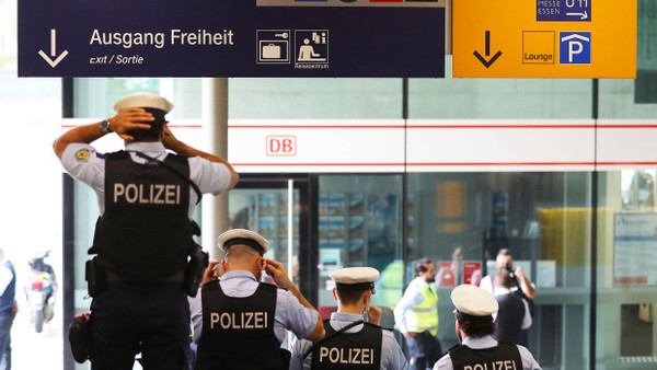 Bundespolizisten kontrollieren im August 2020 die Einhaltung der Maskenpflicht.