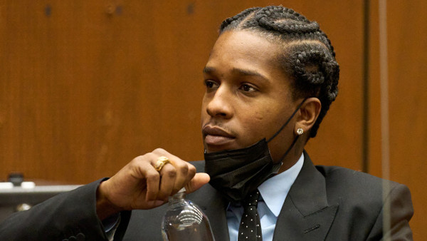 ASAP Rocky am Montag vor Gericht in Los Angeles: Aktuell ist der Musiker auf Kaution auf freiem Fuß.