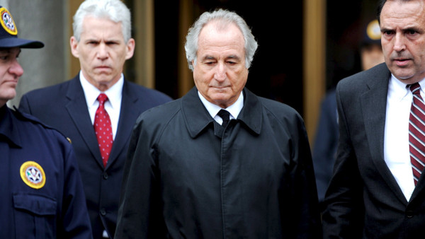 Um ihn dreht sich die Netflix-Doku „Das Monster der Wall Street“: Der 2021 verstorbene Bernard Madoff (m.)