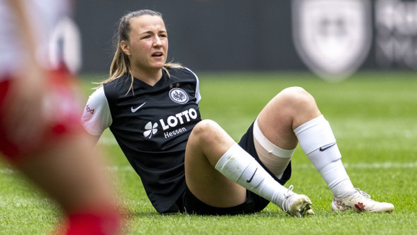 Die Spitzenteams aus München und Wolfsburg sind in der Breite stärker besetzt als Eintracht Frankfurt um Tanja Pawollek.