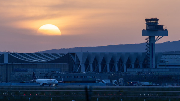 Schön warm war es am Wochenende auch am Frankfurter Flughafen – doch damit ist es bald wieder vorbei.