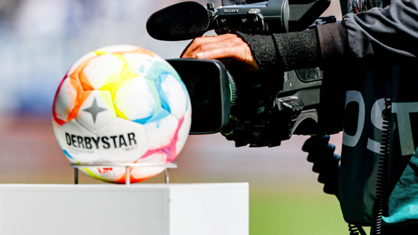 Zur Saison 2025/26 werden die Fernsehrechte an der Fußballbundesliga neu ausgeschrieben.