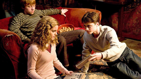 Statt sich mit Wirtschaftstheorien auseinanderzusetzen, lesen Harry und seine Freunde Bücher über Zaubertränke.