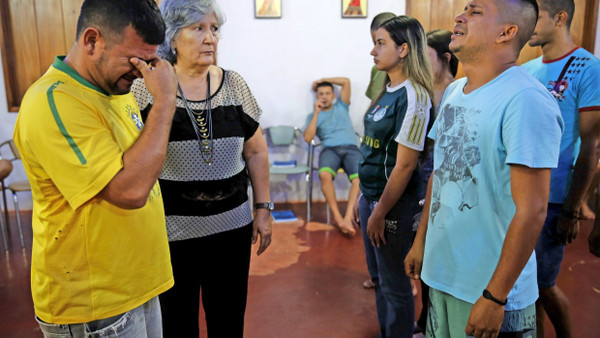 Bei Aufstellungen kommen  oft Gefühle hoch, wie hier in einem  Gefängnis in Brasilien.