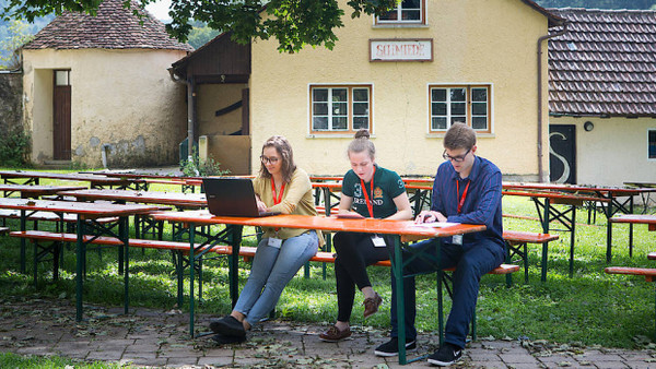 Sommerferien mit höchsten Ansprüchen: In Urspring büffeln Zwölftklässler freiwillig in ihren Ferien.