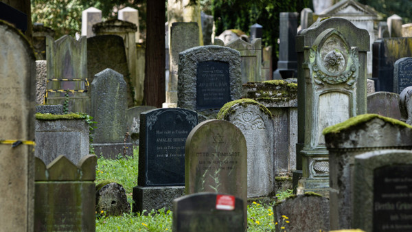 Gräber auf dem Jüdischen Friedhof an der Rat-Beil-Straße in Frankfurt am Main