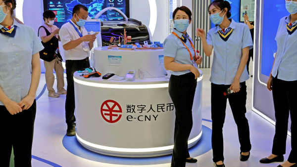 China wirbt für seine Digitalwährung: „e-CNY“ ist das Kürzel fürs Gegenstück zum digitalen Euro. Seit April wird dieses Geld öffentlich getestet.