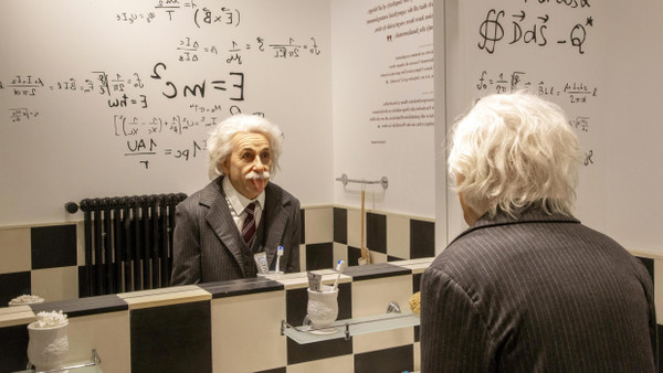 Albert Einstein als Wachsfigur im Charlie-Chaplin-Museum im Schweizer Ort Corsier-sur-Vevey.
