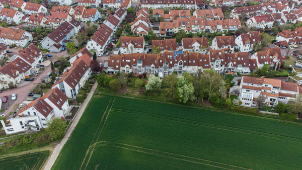 Wer ein Einfamilienhaus – wie hier in Friedrichsdorf – mieten will, muss mit rund 2000 Euro pro Monat rechnen.